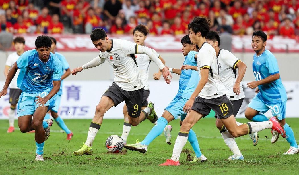 随着中国男足10-0,韩国7-0,亚预赛最新晋级形势:7队已提前出局