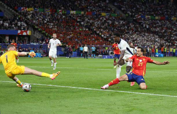 AG百家乐官方网站-重伤归来攻入绝杀制胜球！奥亚萨瓦尔诠释天道酬勤