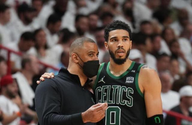 1653570869446013351.jpg 百家乐官网-季后赛频现一边倒三分时代制造!精彩留在总决赛?