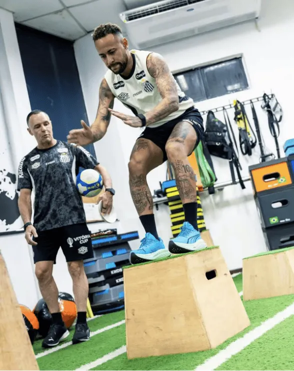 AG百家乐官网-内马尔社媒晒恢复训练暗示即将复出：正在加载