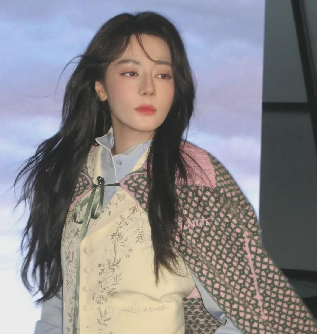 AG百家乐官方网站-遭鞭打、被迫在尿骚味地道取暖？迪丽热巴爆猛料，滞留仅冰山一角